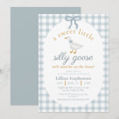 Silly Goose Blue Bow Duck Gingham Baby Shower Einladung (Vorne/Hinten)
