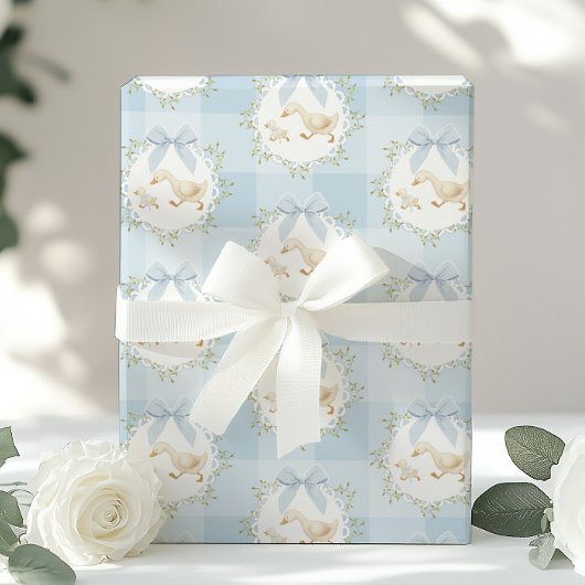 Silly Goose Blue Bow Whimsical Preppy Gingham Geschenkpapier