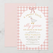 Silly Goose Blush Pink Bow Gingham Baby Shower  Einladung (Vorne/Hinten)