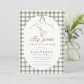 Silly Goose Green Gingham Baby Shower QR Code Einladung (Stehend Vorderseite)