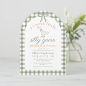 Silly Goose Green Gingham Bow Baby Shower Arch Einladung (Stehend Vorderseite)
