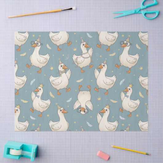 Silly Goose Party – Blue Background with Feathers Seidenpapier (Basteln)