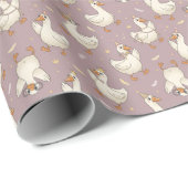 Silly Goose Party – Quirky Birthday Design Geschenkpapier (Rolleneckpunkt)