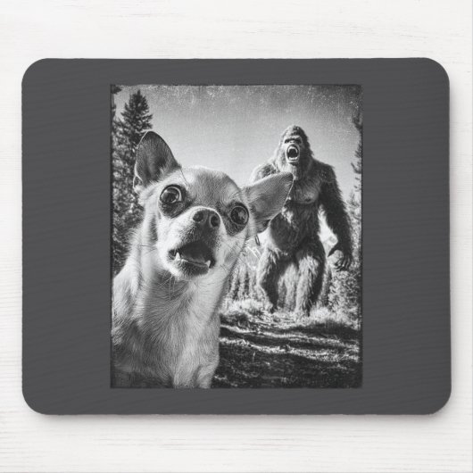 Silly Selfie Cryptid Chihuahua Humor Sasquatch Big Mousepad (Vorne)
