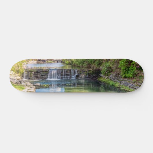 Siloam Springs Sager Creek Wasserfall Skateboard (Horizontal)