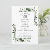 Silver 25. Wedding Anniversary Monogram Floral Einladung (Stehend Vorderseite)