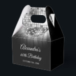 Silver 60. Geburtstagsparty 70's Disco Ball Geschenkschachtel<br><div class="desc">Erleben Sie Ihren 60. Geburtstag mit unserer Disco Ball Geschenkboxen der Silver 60. Geburtstagsparty 70, die eine Touch von Eleganz und Retro-Flair zu Ihrem Meilenstein hinzufügen soll. In einem schimmernden Silberschatten strahlt diese Geschenkboxen Eleganz und Nostalgie aus. Die Diskokuballgrafik bringt Sie zurück in die Diskothek, als die Tanzböden von funkelnden...</div>