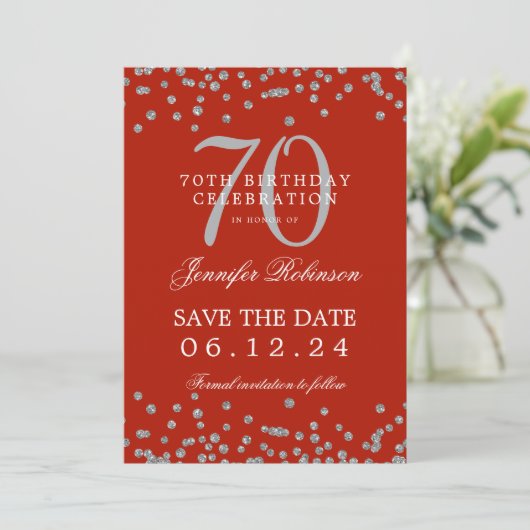 Silver 70. Geburtstag Rett Date Confetti Red Einladung (Stehend Vorderseite)