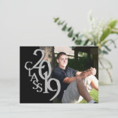 Silver and Black 2019 Foto Abschluss Einladung (Stehend Vorderseite)