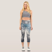 Silver and Blue Snowflake Winter Capri Leggings (Vorderseite)