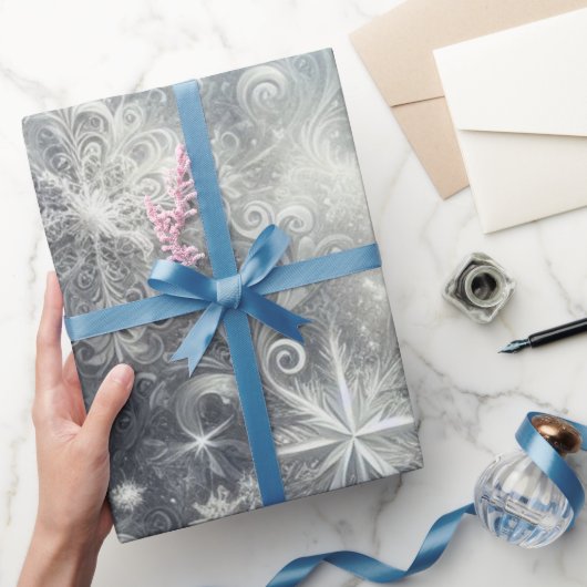 Silver and Blue Snowflake Winter Geschenkpapier (Schenken)