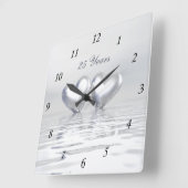 Silver Anniversary Hearts Quadratische Wanduhr (Winkel)