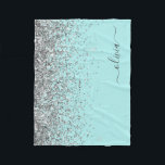 Silver Aqua Aquamarin Blue Girl Glitzer Monogram Fleecedecke<br><div class="desc">Silver und Aqua Aquamarin Blue Imitats Sparkle Glitzer Monogram Name und Initial Fleece Blanket. Das macht den perfekten 16 Geburtstag,  Hochzeit,  Brautparty,  Jubiläum,  Babydusche oder Junggeselinnen-Abschied Geschenk für jemanden,  der Lieben glamourösen Luxus und schicke Stile.</div>
