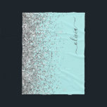 Silver Aqua Aquamarin Blue Girl Glitzer Monogram Fleecedecke<br><div class="desc">Silver und Aqua Aquamarin Blue Imitats Sparkle Glitzer Monogram Name und Initial Fleece Blanket. Das macht den perfekten 16 Geburtstag,  Hochzeit,  Brautparty,  Jubiläum,  Babydusche oder Junggeselinnen-Abschied Geschenk für jemanden,  der Lieben glamourösen Luxus und schicke Stile.</div>