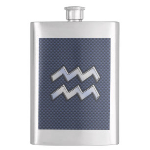Silver Aquarius Schild auf Navy Blue Carbon Fibre  Flachmann