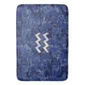 Silver Aquarius Zodiac Sign Navy Blue Digital Camo Badematte (Vorderseite Vertikal)