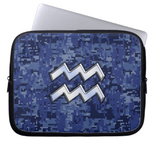 Silver Aquarius Zodiac Sign Navy Blue Digital Camo Laptopschutzhülle