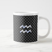 Silver Aquarius Zodiac Symbol Carbon Fiber Style Jumbo-Tasse (Rechts)