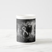 Silver Awareness Ribbon Grunge Herz Porzellantasse (Vorderseite)