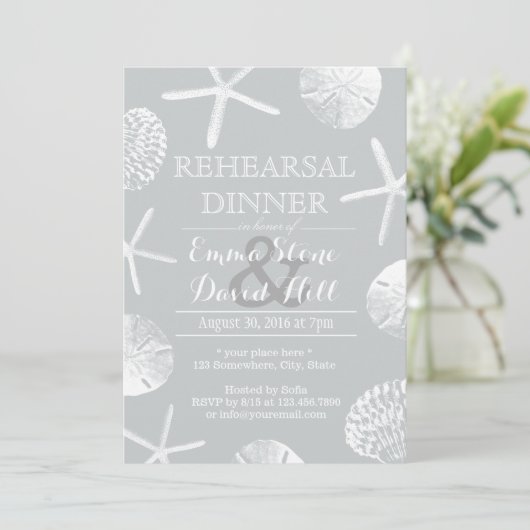 Silver Beach Theme Seashells Probe Dinner Einladung (Stehend Vorderseite)