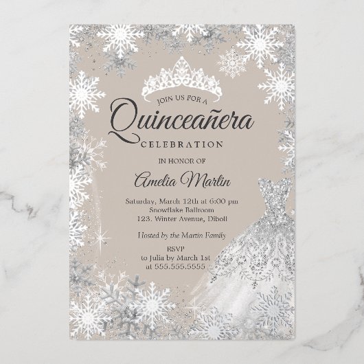 Silver Beige Winter Snowflake Quinceanera Folieneinladung (Vorderseite)