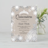 Silver Beige Winter Snowflake Quinceanera Folieneinladung (Stehend vorne)
