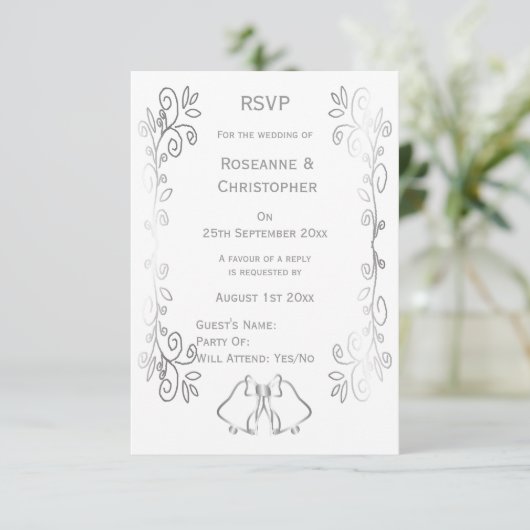 Silver Bells Scrollwork Design Wedding RSVP Karte (Stehend Vorderseite)