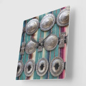 Silver Belts for Sale, Santa Fe, New Mexico. USA Quadratische Wanduhr (Winkel)