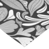 Silver Black Floral Blätter Illustration Muster Tischdecke (Schrägansicht)