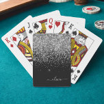 Silver Black Glitzer Script Monogram Girenname Spielkarten<br><div class="desc">Monogram Name Playing Cards für den Silver und Black Sparkle Glitzer Script. Das macht den perfekten 16 Geburtstag,  Hochzeit,  Brautparty,  Jubiläum,  Babydusche oder Junggeselinnen-Abschied Geschenk für jemanden,  der Lieben glamourösen Luxus und schicke Stile.</div>