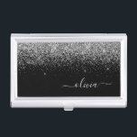 Silver Black Glitzer Script Monogram Girenname Visitenkarten Dose<br><div class="desc">Schwarz und Silber Sparkle Glitzer Script Monogram Name Business Card Holder. Das macht den perfekten 16 Geburtstag,  Hochzeit,  Brautparty,  Jubiläum,  Babydusche oder Junggeselinnen-Abschied Geschenk für jemanden,  der Lieben glamourösen Luxus und schicke Stile.</div>