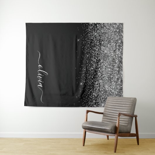 Silver Black Glitzer Script Monogram Girenname Wandteppich (Beispiel (Horizontal))