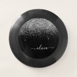 Silver Black Glitzer Script Monogram Girenname Wham-O Frisbee<br><div class="desc">Schwarz und Silber Sparkle Glitzer Script Monogram Name Frisbee. Dies macht den perfekten Abschluss,  Geburtstag,  Hochzeit,  Brautparty,  Jubiläum,  Babydusche oder Junggeselinnen-Abschied Geschenk für jemanden,  die Lieben glamourösen Luxus und schicke Stile.</div>