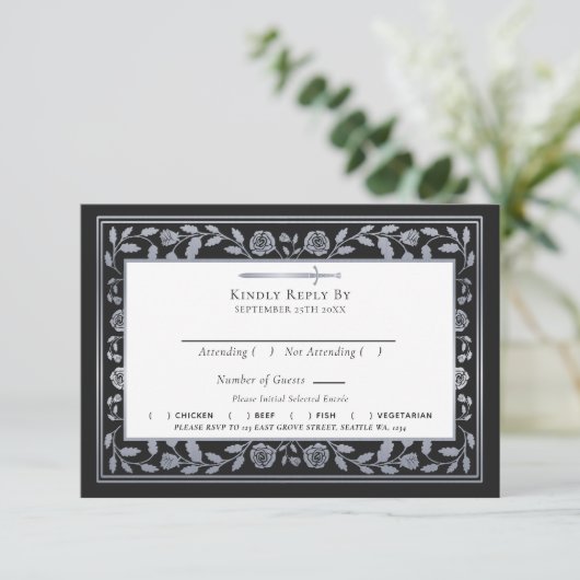 Silver Black Medieval Sword Wedding RSVP QR Code Begleitkarte (Stehend Vorderseite)