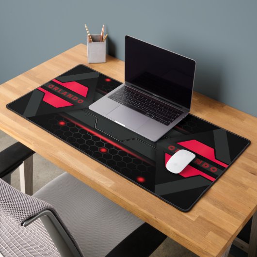 Silver, black, red geometric gaming monogram schreibtischunterlage (Büro 2)