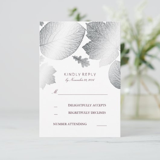 Silver Blätter Hochzeit im Herbst RSVP Cards (Stehend Vorderseite)