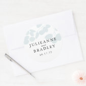 Silver Blue Eucalyptus Branch Moderne Hochzeit Runder Aufkleber (Umschlag)