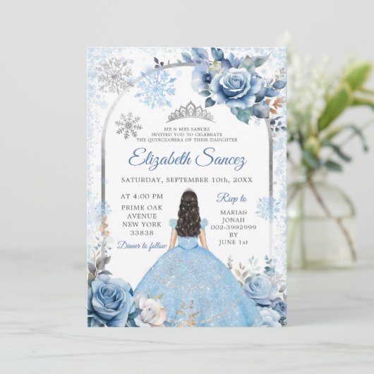 Silver Blue Magic Winter Snowflake Quinceñera Einladung (Stehend Vorderseite)