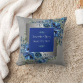 Silver & Blue Petal Symphony Throw Kissen (Decke)