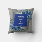 Silver & Blue Petal Symphony Throw Kissen (Rückseite)