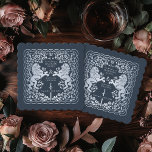 Silver Blue Royal Lion Mittelalterliche Hochzeit Untersetzer<br><div class="desc">Fügen Sie Ihrem Tischfußball königlichen Charme hinzu! Diese individuellen Hochzeitsfeier-Untersetzer zeichnen sich durch ein majestätisches Löwen- und Blumendesign mit Ihren Namen und Monogramm aus. Ideal für eine mittelalterliche Fantasy-Feier mit zeitloser Eleganz! Das Silber dieses Artikels ist NICHT reale Folie und wird in flachen Farben gedruckt.</div>