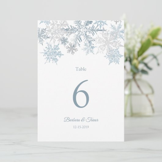 Silver Blue Snowflake Winter Hochzeiten Tischnumme Einladung (Stehend Vorderseite)