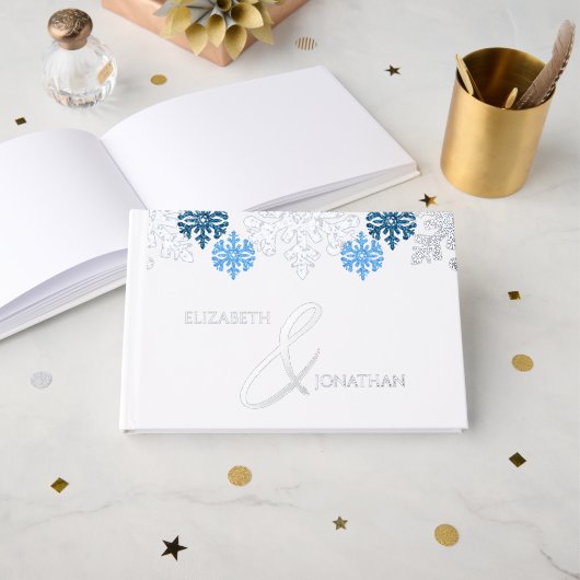 Silver Blue Snowflakes Winterhochzeit Gästebuch (Vorderseite Offen)