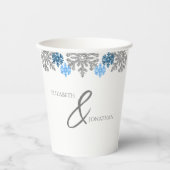 Silver Blue Snowflakes Winterhochzeit Pappbecher (Vorderseite)