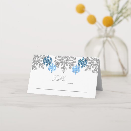 Silver Blue Snowflakes Winterhochzeit Platzkarte (Vorderseite)