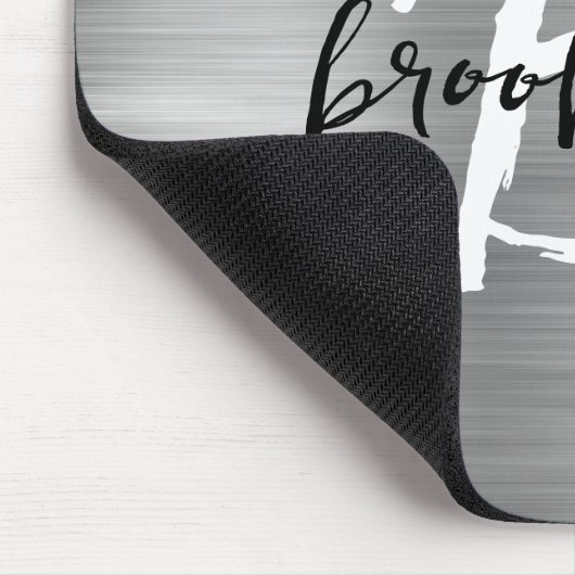 Silver Brushed Metal Schwarz-weiß Script Monogram Mousepad (Ecke)