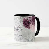 Silver burgundy florale elegant monogram name tasse (VorderseiteRechts)