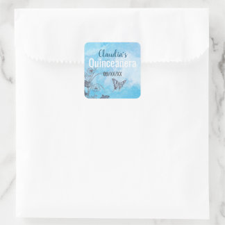 Silver Butterfly und Blume auf Blue Quinceanera Quadratischer Aufkleber