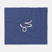 Silver Capricorn Zodiac Symbol Blue Camouflage Fleecedecke (Vorderseite (Horizontal))