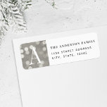 Silver Christmas Lights Holiday Rücksendeadresse<br><div class="desc">Individuell gestaltete Rücksendeadressen-Aufkleber mit modernem,  elegantem Design mit personalisiertem Monogramm auf silberfarbenem Hintergrund.</div>